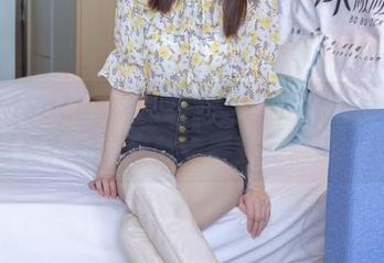 BoBoSocks袜啵啵 – 这就是小甜豆的定制写真？油亮白丝看得我差点流口水！