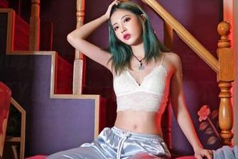Feilin嗲囡囡 – 最新照片有点意外，施忆佳KITTY的泳衣选择，让我停不下来了。