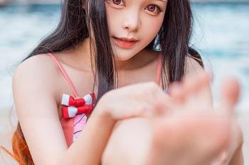 向Hachi小芭的美足图集分享学习，脚丫一点点都能为“稳重姿态”加分，竟然！