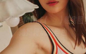 裸足的真相：Min.E(민이)私房图集，看她如何玩转自由