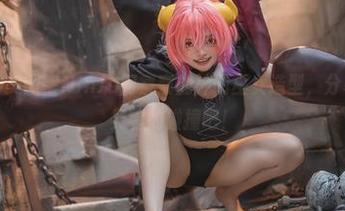 无法抗拒的美图，NinJa阿寨寨的神明巫女造型，分享一下这个灵魂的碰撞吧！
