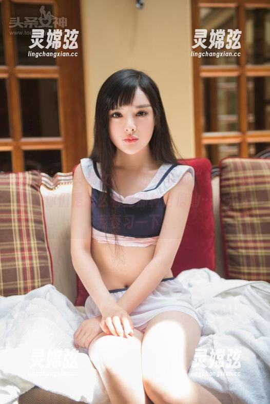TouTiao头条女神 - 苏菲菲的“女王”原图，你们是怎么看到那种自信的……先让我复习一下。