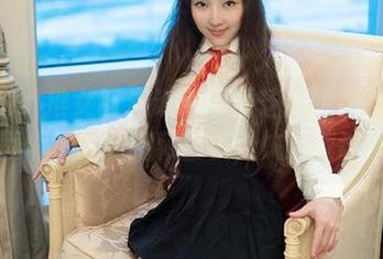 TuiGirl推女郎 – 谁说冯雨芝的眼镜写真集只有颜值，实则暗藏玄机，快下载试试吧！