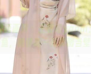 XIAOYU语画界 – 王馨瑶yanni：浴缸里的小鱼，随便抓一张原图当壁纸！