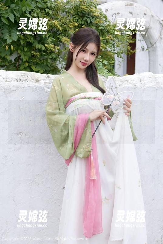 Xiuren秀人网 - 刘钰儿的套装高清照，下载后绕不开的诱惑，试穿和美照之间我真的摇摆不定。