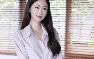 Xiuren秀人网 – 看着周jojobaby的职业装写真，心里默念：我什么时候能穿上个这样显瘦的职业装？