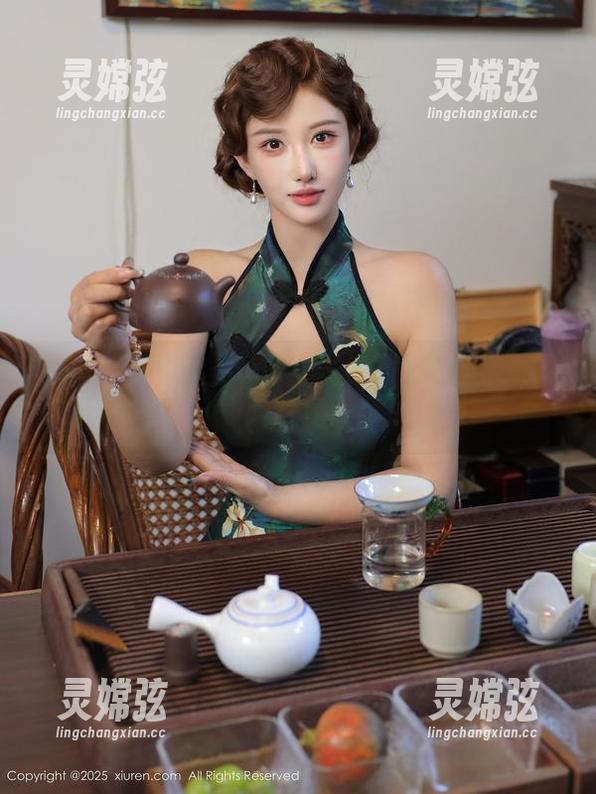 Xiuren秀人网 - JK写真和坏兔子的独特视角，果然是个怪才！