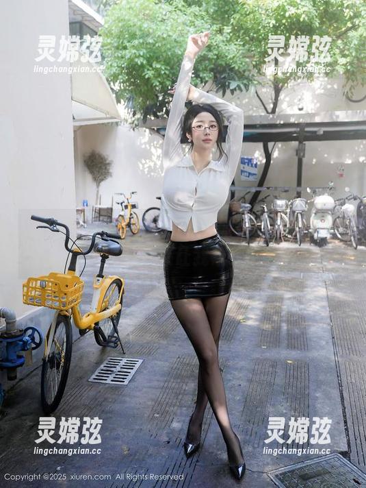 Xiuren秀人网 - 别说饱眼福，奈奈Fox的丝袜壁纸直接让我想换个屏幕。