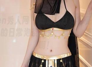 Xiuren秀人网 – 姗姗就打奥特曼的美图：女王的日常泡茶时光，真的，茶水飘香啊！