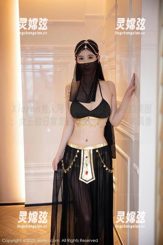 Xiuren秀人网 - 姗姗就打奥特曼的美图：女王的日常泡茶时光，真的，茶水飘香啊！