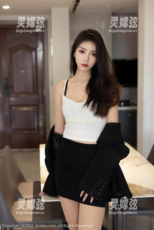 Xiuren秀人网 - 最新的礼服写真，心妍公主在角落里静静绽放着…