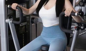 Xiuren秀人网 – 这里的美图让人费解：罗爱乔的脚实在太吸引