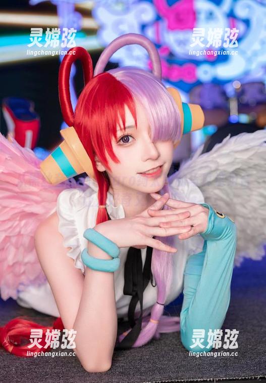 从黑丝套装到kitaro绮太郎的写真这组合让人好奇又微妙！