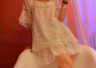 pans – 小九的粉色写真更新，这种少女感真的是让人怀念青春啊，是不是？