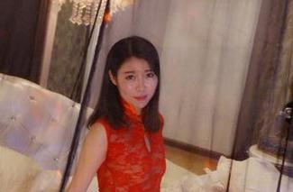 pans – 想知道薇妮是怎么把红裙驾驭得如此自然的？快来看看高清图包吧！