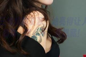 丽柜 – 王炜炜的资源：油亮得让人忍不住想喷…哦，不，是想藏！