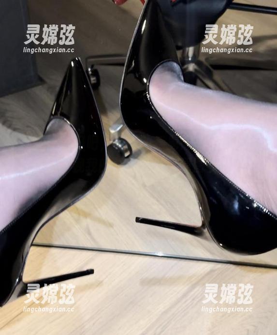 微密圈 - 好吧，保守的二舅妈的吊带袜让我重新审视我的袜子江湖，原图我忍不住分享！