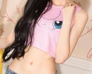 克拉女神 – 短裙配周迪，果然不错，千万别错过这本高清写真集哦。
