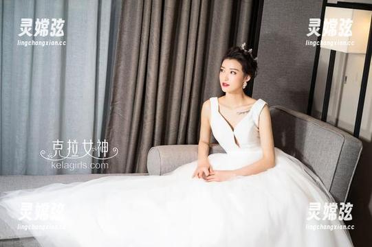 克拉女神 - 这些图片未必都是菲菲的短裙，但每一张精选似乎都想说出更多！
