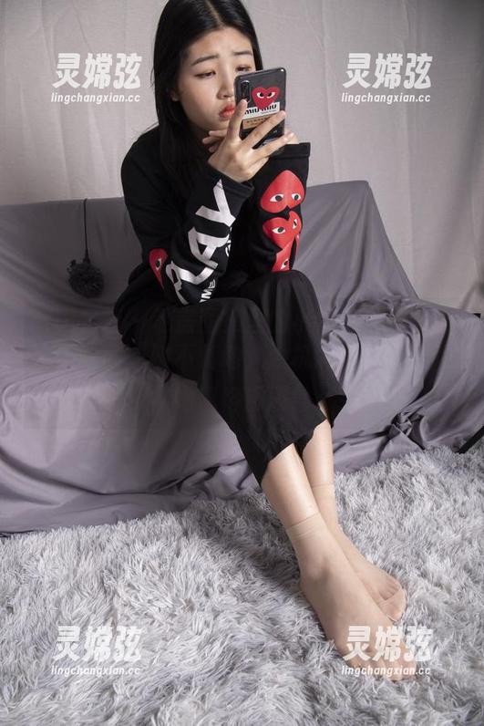 南国足艺 - 私房图集里的小娴：性感美脚晓得啥叫“脚不离地，趁机搞怪”，果然她逼格满满！