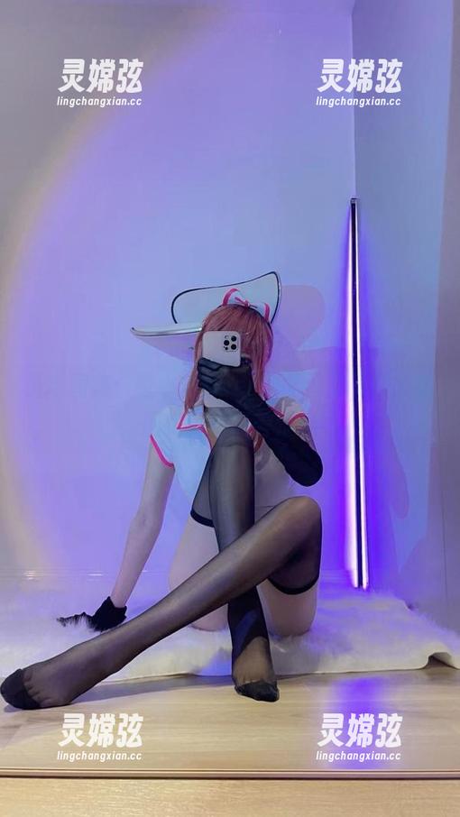 最新图集：啾小妍Deer的学姐风，只能说回忆算不算苦涩！