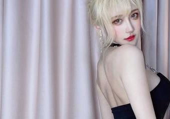 啾小妍再现暗夜猫女，福利不是问题，问题是我脸红了……