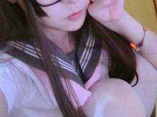 在下萝莉控ii与学妹：精选图集里的轻松时光