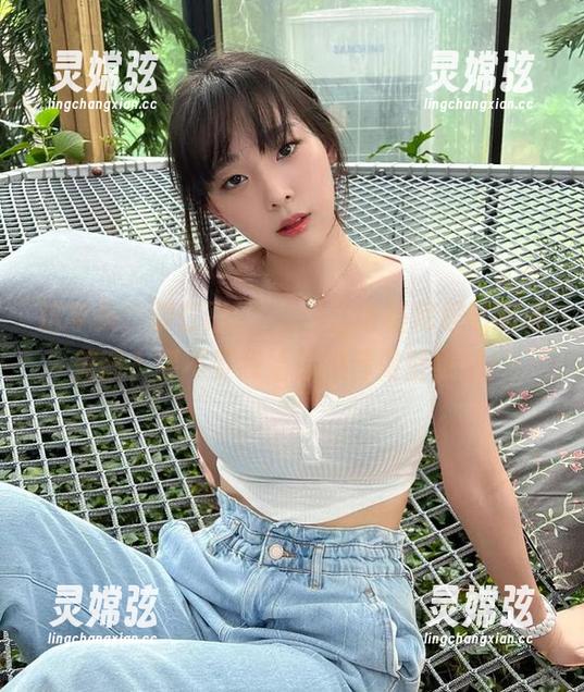 这年头，姜仁卿(강인경)的比基尼居然能成美图？要不要我给你推荐做壁纸吧！