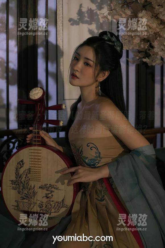 尤蜜荟 - 黄金宝儿的最新圣诞原图，带着点淡淡的俏皮，这样的画面谁能拒绝？