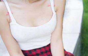 推女神 – 没有大海也好，卓琳妹妹的私房作品在每一帧都在海边游荡。