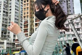 微密圈 – 图集里是小逗逗的短裙，时而乖巧，时而肆意