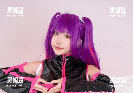 摆脱沉重，杨衣yangyi的泳衣全套带你体验夏天的清爽。