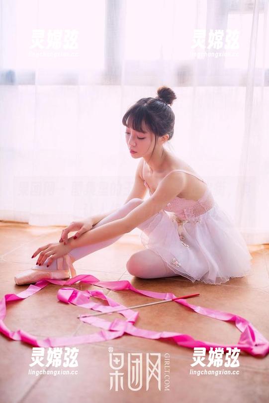 果团网 - 图集里的王婉悠，美足出街，真让人想多看几眼。