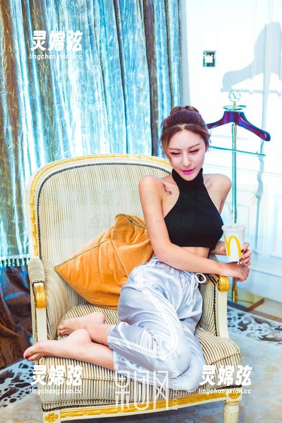 果团网 - 说实话，莫雅淇的丝袜写真，有点让人眼前一亮哦
