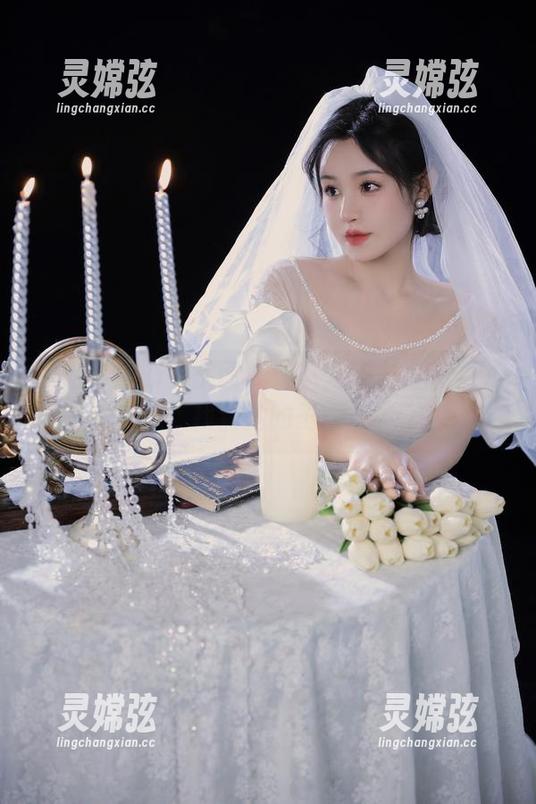 桃暖酱最新女王图集：在无圣光的胶卷中，找到她的王国。