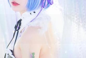 短裙如何搭配？答案在洛丽塔大哥的写真里，一探究竟。