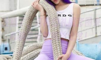 爱丝 – 注意了，何冉的礼服套图来了！小心被美丽的尴尬分岔！