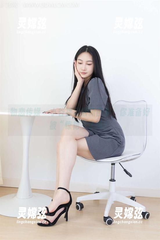 物恋传媒 - 小谷裸足最新图集，你准备好被“惊艳”了吗？