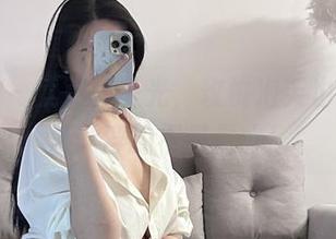 微密圈 – 就算无圣光，玫桃泡芙也在泳池里漂浮的不只是水！