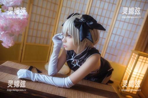 红裙下的疯猫ss：一个写真集就是一场冒险，资源能带你飞