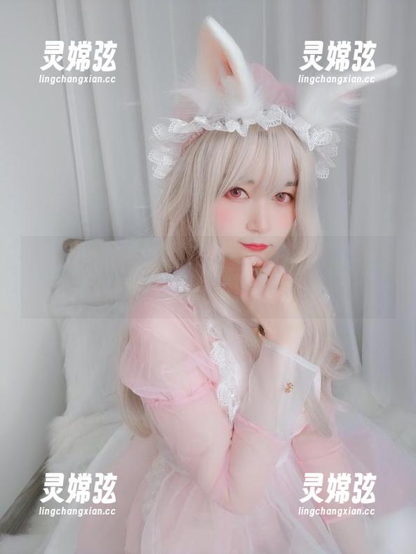 高清写真互动，白银81的网袜激起了些小心思，终究是一个字：看！