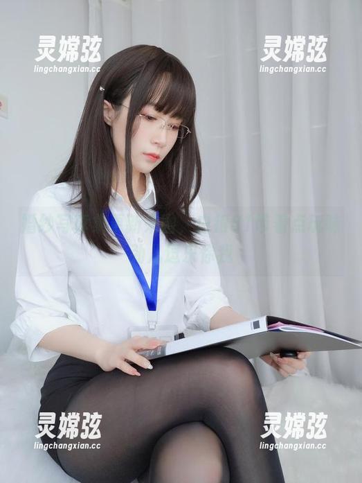 婚纱写真集更新来啦，白银81带着点玩味劲儿逗乐你我