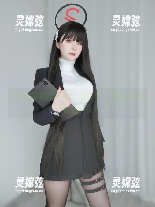 黑色包臀裙配白银81的桀骜，精选套图撩动你的好奇心