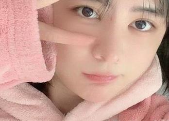 眼酱大魔王w的黑丝高定：居家还是楼梯，你最爱哪个高清套图？