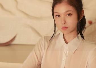 秀人网 – 伊诺女孩写真集资源，不正经的欣赏方式已经上线，真的不想回头了。