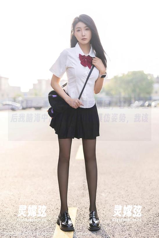 秀人网 - 看唐宁宁的最新原图，套装穿上后我脑海中出现了100种模仿姿势，我该怎么办……