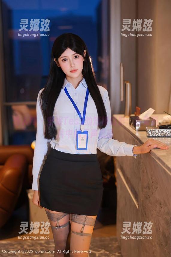 秀人网 - 安妮Tess的短裙幻影：合集照片中的无声低语