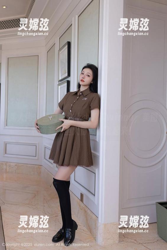 秀人网 - 当制服遇上小泡芙winna，美图和资源像坐火箭似的飞起来！