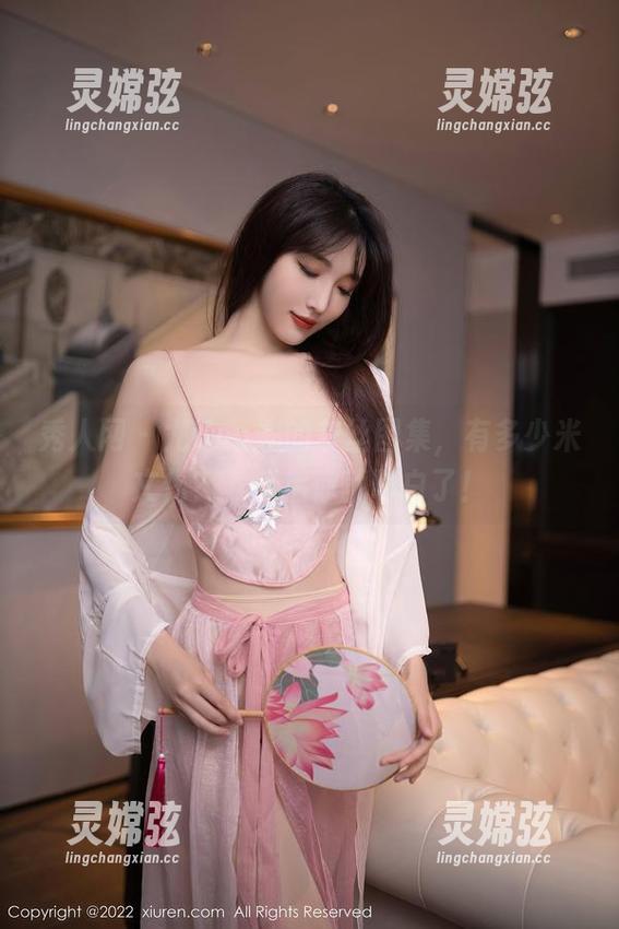 秀人网 - 尤Una娜的灰丝图集，有多少米文化？下载后你就明白了！