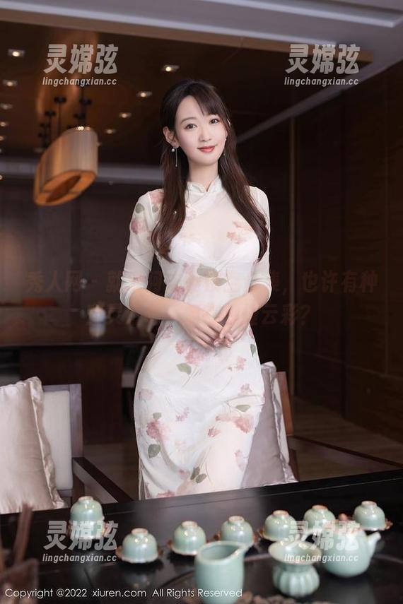秀人网 - 就是阿朱啊镂空合集，也许有种空灵感吧，像在触碰云彩？
